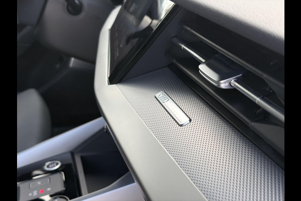 Audi A3 Sportback 45 TFSI e S edition Competition | Matrix LED |  18 inch | B&O Audio | Camera | Adaptive cruise control | Elektrisch verstelbare stoel(en) met geheugen | Head up Display | Keyless entry