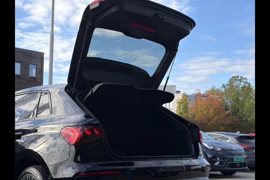 Audi A3 Sportback 45 TFSI e S edition Competition | Matrix LED |  18 inch | B&O Audio | Camera | Adaptive cruise control | Elektrisch verstelbare stoel(en) met geheugen | Head up Display | Keyless entry