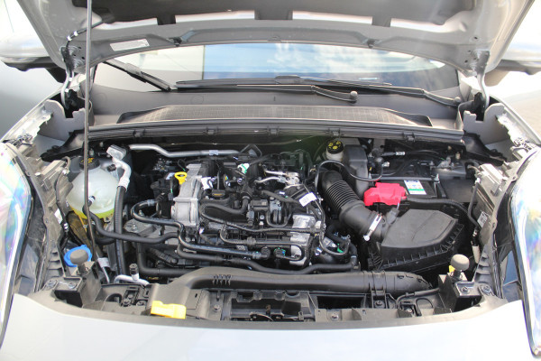 Ford Puma 1.0-125pk EcoBoost Mild-Hybrid Titanium. Z.g.a.n., slechts 3.000km ! Fabrieksgarantie t/m 19-02-2030 ! Autm. airco, navigatie, bluetooth telefoonvoor., all season banden, stoel-, stuur- en voorraamverw., rij assistent pakket, metallic lak, etc.