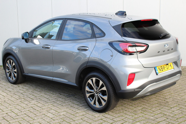 Ford Puma 1.0-125pk EcoBoost Mild-Hybrid Titanium. Z.g.a.n., slechts 3.000km ! Fabrieksgarantie t/m 19-02-2030 ! Autm. airco, navigatie, bluetooth telefoonvoor., all season banden, stoel-, stuur- en voorraamverw., rij assistent pakket, metallic lak, etc.