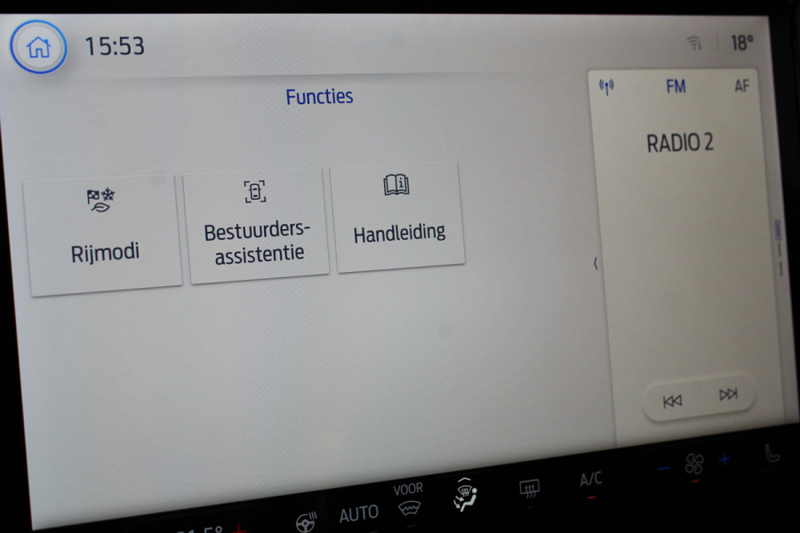 Ford Puma 1.0-125pk EcoBoost Mild-Hybrid Titanium. Z.g.a.n., slechts 3.000km ! Fabrieksgarantie t/m 19-02-2030 ! Autm. airco, navigatie, bluetooth telefoonvoor., all season banden, stoel-, stuur- en voorraamverw., rij assistent pakket, metallic lak, etc.