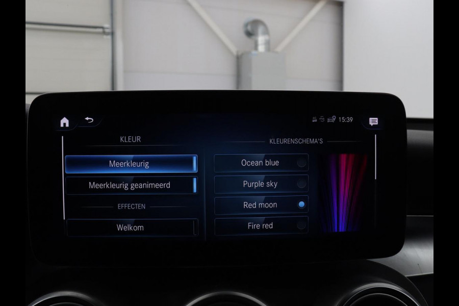 Mercedes-Benz GLC 300e 4MATIC Premium Plus | SOH 94,4% | Half leder | Cruise control | Stoelverwarming | Trekhaak | Camera | Park assist | Carplay | Sfeerverlichting | Climate control