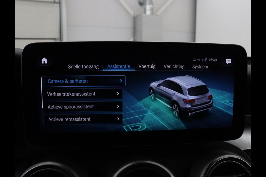Mercedes-Benz GLC 300e 4MATIC Premium Plus | SOH 94,4% | Half leder | Cruise control | Stoelverwarming | Trekhaak | Camera | Park assist | Carplay | Sfeerverlichting | Climate control