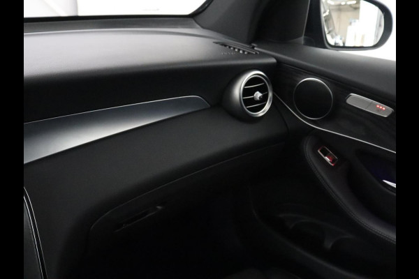Mercedes-Benz GLC 300e 4MATIC Premium Plus | SOH 94,4% | Half leder | Cruise control | Stoelverwarming | Trekhaak | Camera | Park assist | Carplay | Sfeerverlichting | Climate control