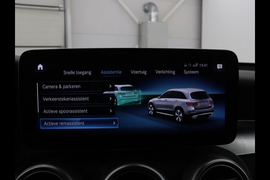 Mercedes-Benz GLC 300e 4MATIC Premium Plus | SOH 94,4% | Half leder | Cruise control | Stoelverwarming | Trekhaak | Camera | Park assist | Carplay | Sfeerverlichting | Climate control