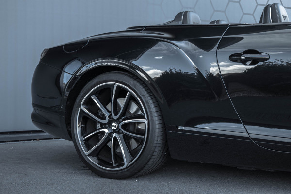 Bentley Continental GTC 4.0 V8 MULLINER | NAIM AUDIO | DIAMOND QUILTING SPEC. | TOURING+CITY SPEC. | ROTATING DISPLAY | CARBON INTERIOR | HEAD-UP | BLAC WINDSCHERM | ZWART DAK | DYNAMIC RIDE | CHROME PINSTRIPE INTERIOR | EMBLEMEN IN HOOFDSTEUNEN | ETC.