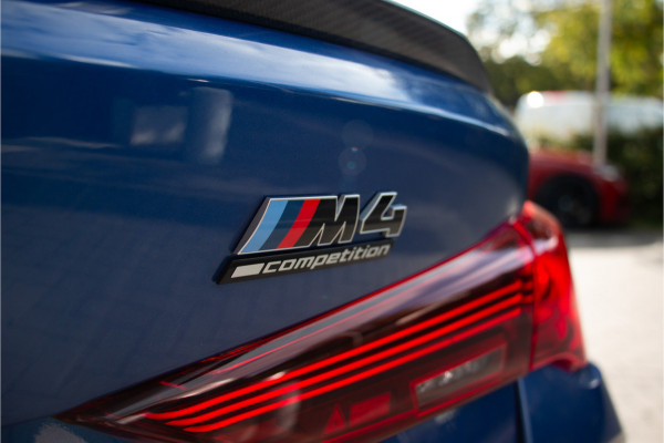BMW M4 xDrive Competition 531PK | ACC | M Performance Aero Parts |360 Cam | HUD | Harman Kardon | Pano | Stoel Ventilatie + Verwarming  M Drive Professional | LCI | LED | Stuurverwarming | Frozen Portimao Blau metallic | Nieuwprijs €171.214,- | Shadow Line | Fabrieksgarantie.