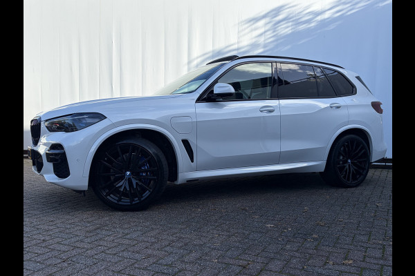 BMW X5 xDrive45e High Executive M-Sport 4WS Pano 22Inch HUD Elek.Trekhaak 98% SOH VOL!