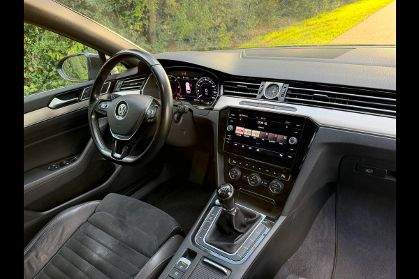 Volkswagen Passat Variant 1.6 TDI Highline Business R | Navi + Cruise control Nu € 9.975 Ex BTW,- !!!