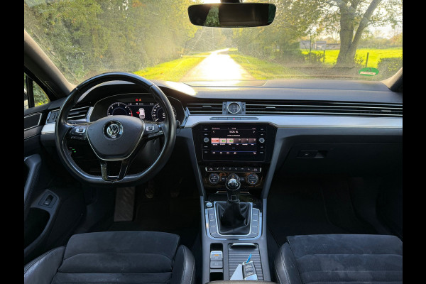 Volkswagen Passat Variant 1.6 TDI Highline Business R | Navi + Cruise control Nu € 9.975 Ex BTW,- !!!