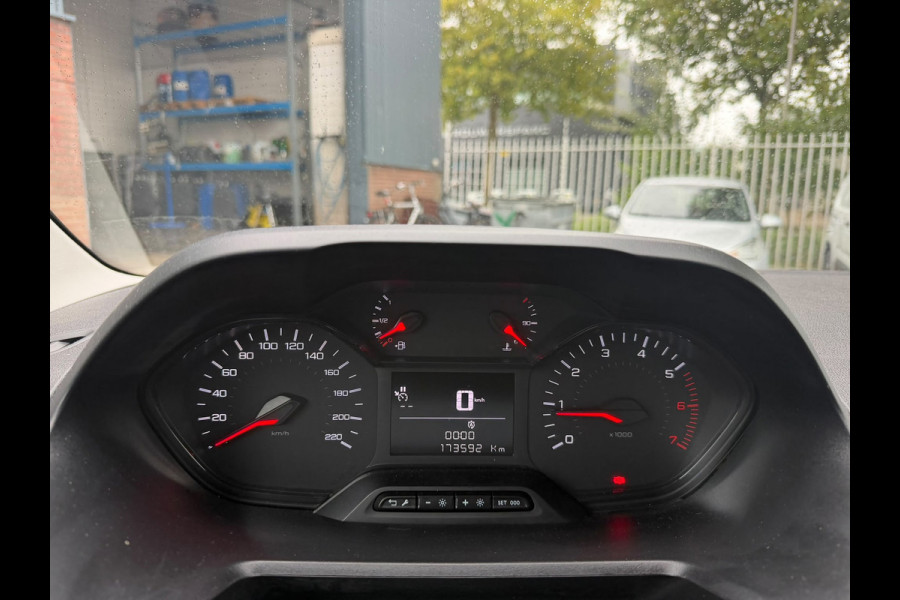Peugeot Partner 1.6 BlueHDI Premium / Trekhaak / App connect / Cruise / Laadvloer dubbel