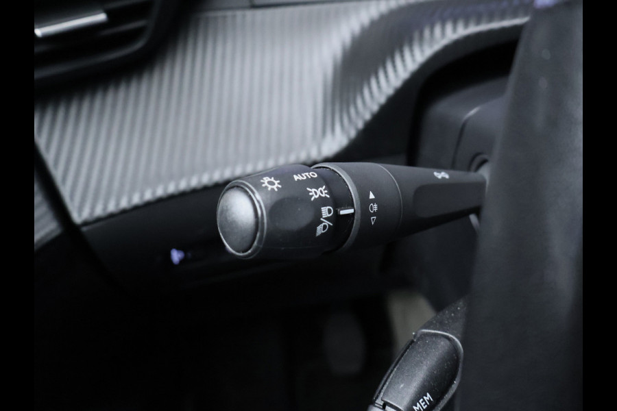 Peugeot 208 1.2 PureTech Allure Sport (APPLE CARPLAY,NAVI,CAMERA,360 VIEW,CLIMATE,CRUISE,GETINT,LED,SPORTSTOELEN,LM VELGEN)