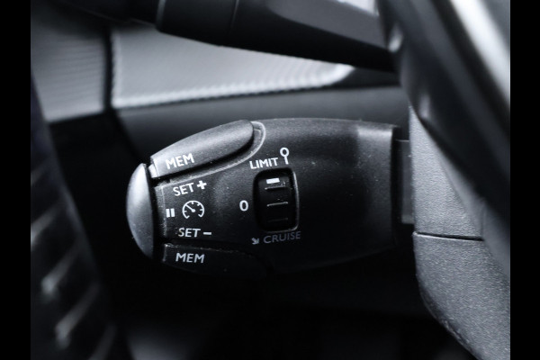 Peugeot 208 1.2 PureTech Allure Sport (APPLE CARPLAY,NAVI,CAMERA,360 VIEW,CLIMATE,CRUISE,GETINT,LED,SPORTSTOELEN,LM VELGEN)