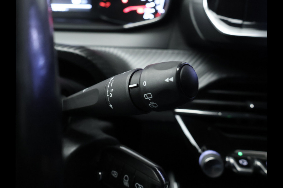 Peugeot 208 1.2 PureTech Allure Sport (APPLE CARPLAY,NAVI,CAMERA,360 VIEW,CLIMATE,CRUISE,GETINT,LED,SPORTSTOELEN,LM VELGEN)