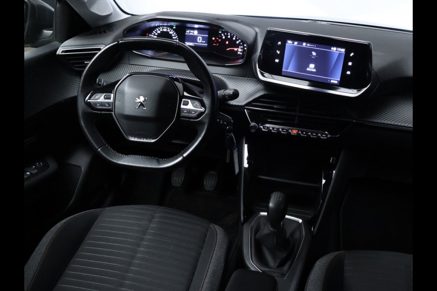 Peugeot 208 1.2 PureTech Allure Sport (APPLE CARPLAY,NAVI,CAMERA,360 VIEW,CLIMATE,CRUISE,GETINT,LED,SPORTSTOELEN,LM VELGEN)