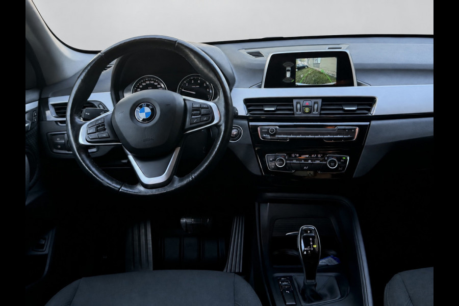 BMW X1 SDrive18i Executive, achteruitrijcamera, extra getint glas, electr bedienbare achterklep, parelmoer wit