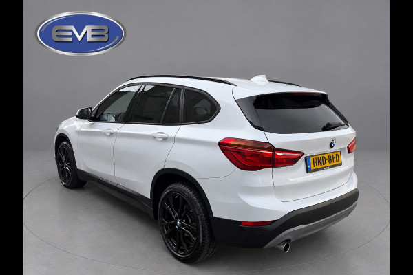 BMW X1 SDrive18i Executive, achteruitrijcamera, extra getint glas, electr bedienbare achterklep, parelmoer wit