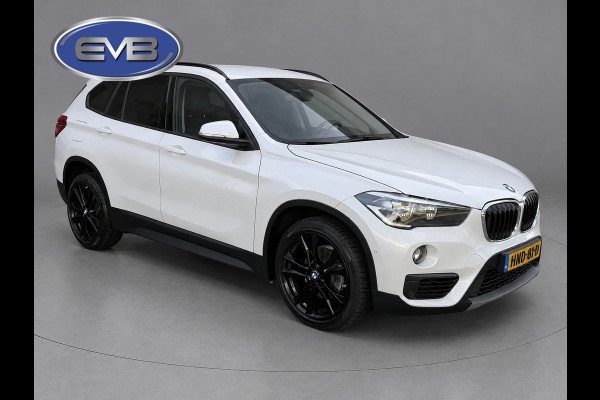 BMW X1 SDrive18i Executive, achteruitrijcamera, extra getint glas, electr bedienbare achterklep, parelmoer wit