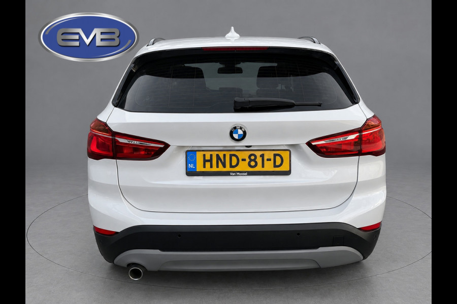 BMW X1 SDrive18i Executive, achteruitrijcamera, extra getint glas, electr bedienbare achterklep, parelmoer wit