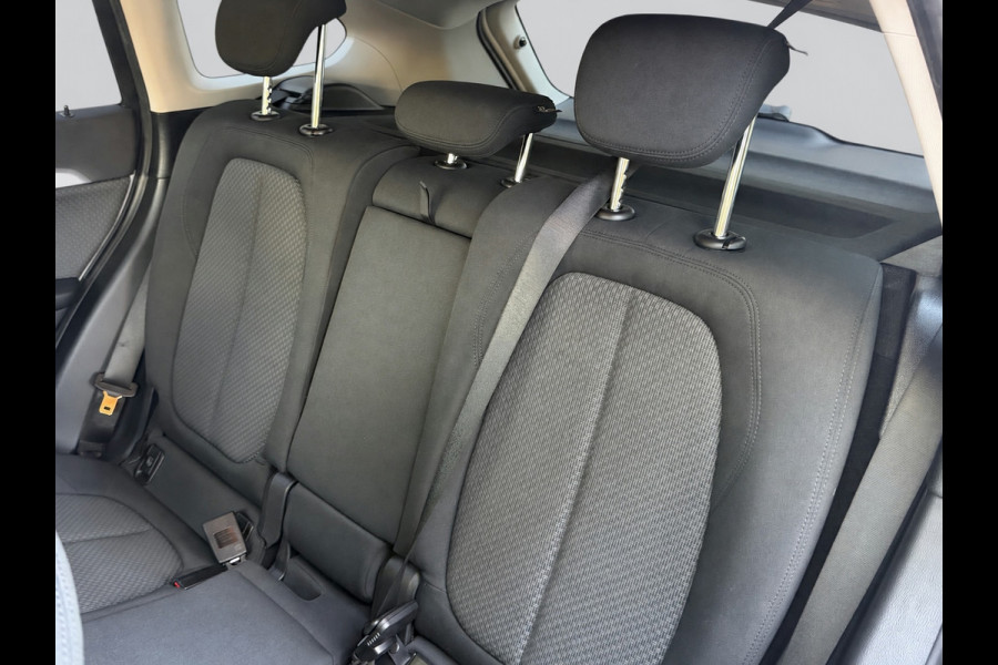 BMW X1 SDrive18i Executive, achteruitrijcamera, extra getint glas, electr bedienbare achterklep, parelmoer wit
