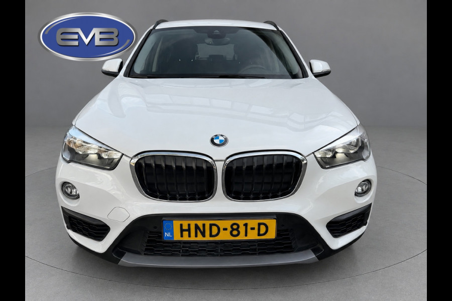 BMW X1 SDrive18i Executive, achteruitrijcamera, extra getint glas, electr bedienbare achterklep, parelmoer wit