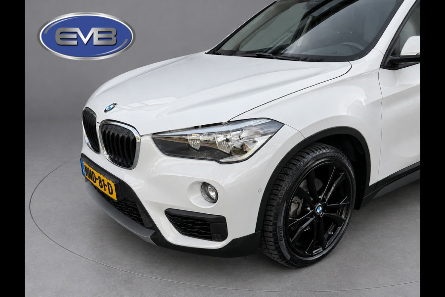 BMW X1 SDrive18i Executive, achteruitrijcamera, extra getint glas, electr bedienbare achterklep, parelmoer wit