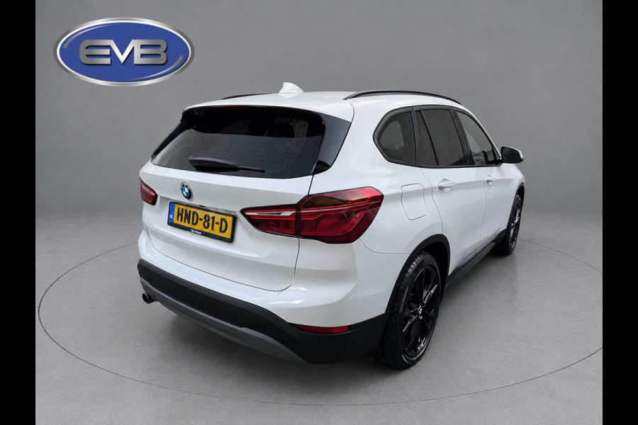 BMW X1 SDrive18i Executive, achteruitrijcamera, extra getint glas, electr bedienbare achterklep, parelmoer wit