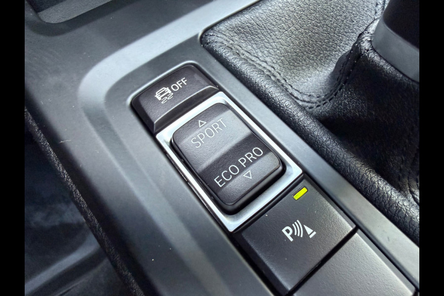 BMW X1 SDrive18i Executive, achteruitrijcamera, extra getint glas, electr bedienbare achterklep, parelmoer wit