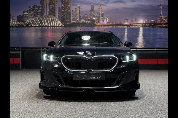 BMW 5 Serie Touring 520i |Panorama|HeadUp|Trekhaak|Crystal|Carbon|BTW