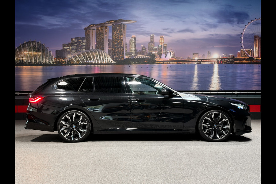 BMW 5 Serie Touring 520i |Panorama|HeadUp|Trekhaak|Crystal|Carbon|BTW