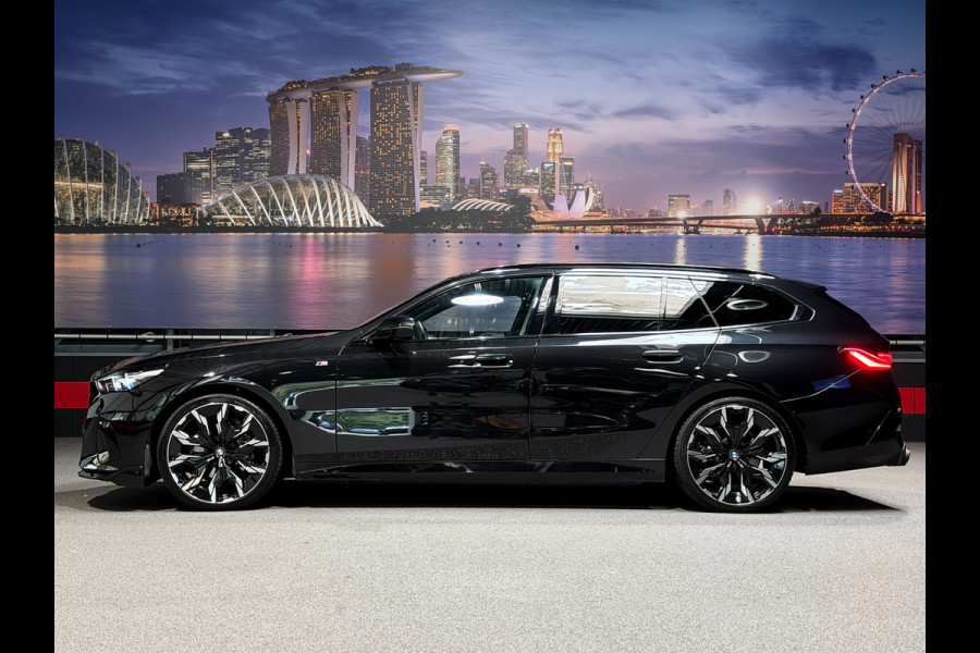 BMW 5 Serie Touring 520i |Panorama|HeadUp|Trekhaak|Crystal|Carbon|BTW