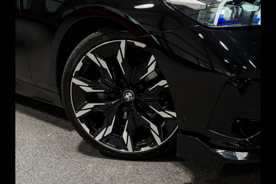 BMW 5 Serie Touring 520i |Panorama|HeadUp|Trekhaak|Crystal|Carbon|BTW
