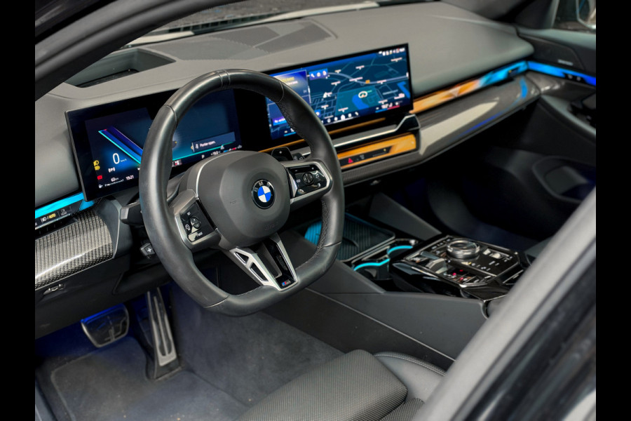 BMW 5 Serie Touring 520i |Panorama|HeadUp|Trekhaak|Crystal|Carbon|BTW