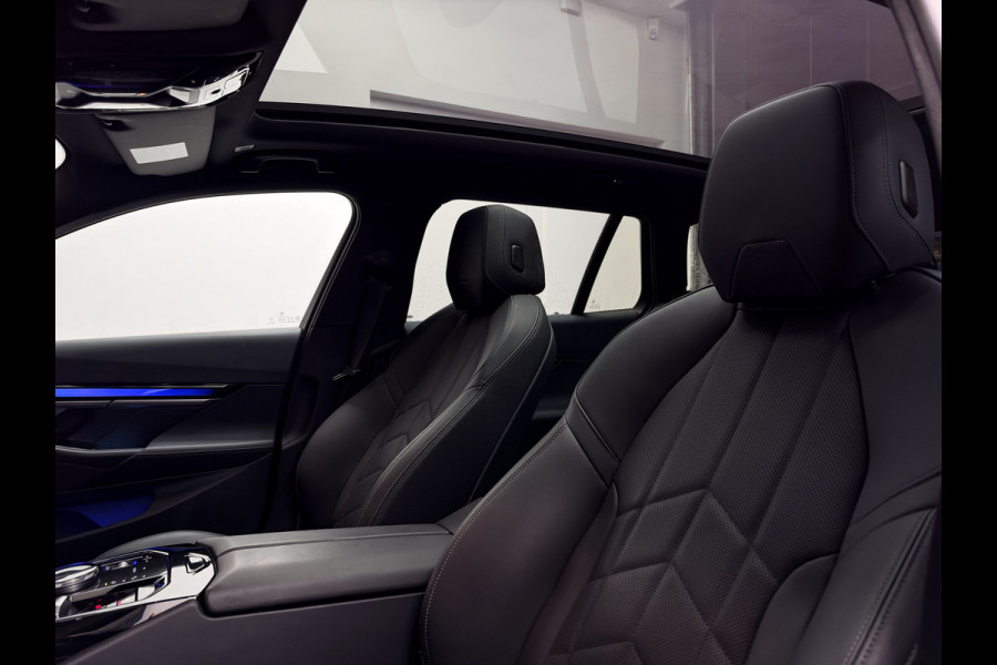 BMW 5 Serie Touring 520i |Panorama|HeadUp|Trekhaak|Crystal|Carbon|BTW