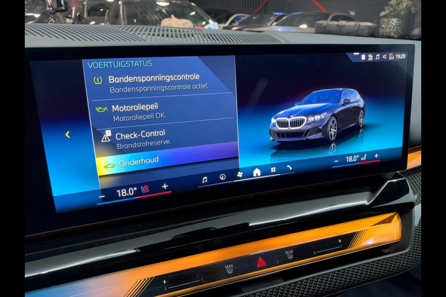 BMW 5 Serie Touring 520i |Panorama|HeadUp|Trekhaak|Crystal|Carbon|BTW