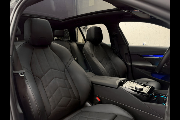BMW 5 Serie Touring 520i |Panorama|HeadUp|Trekhaak|Crystal|Carbon|BTW