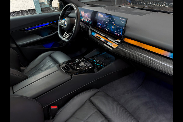 BMW 5 Serie Touring 520i |Panorama|HeadUp|Trekhaak|Crystal|Carbon|BTW
