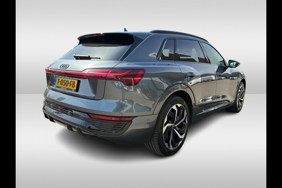 Audi Q8 e-tron 55 quattro S Edition 115 kWh / Panoramadak / 360Camera / Head-up / B&O / Keyless / Luchtvering / 21'' / Stoel+Stuurverwarming / Sfeerverlichting / Dodehoek / DAB / ACC