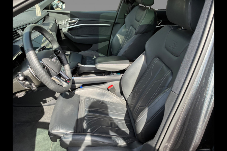 Audi Q8 e-tron 55 quattro S Edition 115 kWh / Panoramadak / 360Camera / Head-up / B&O / Keyless / Luchtvering / 21'' / Stoel+Stuurverwarming / Sfeerverlichting / Dodehoek / DAB / ACC