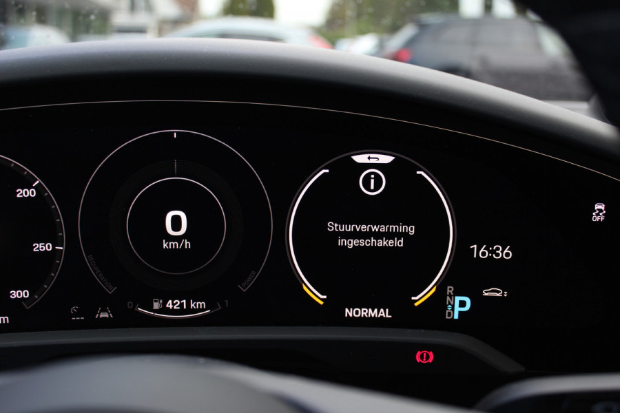 Porsche Taycan Turbo 93 kWh / SOH 92,3% / Panoramadak / 360Camera / Head-up / Burmester / Luchtvering / 20'' / InnoDrive / Sportchrono+Design / Keyless / Adaptieve Stoelen / Dodehoek / DAB / Warmtepomp