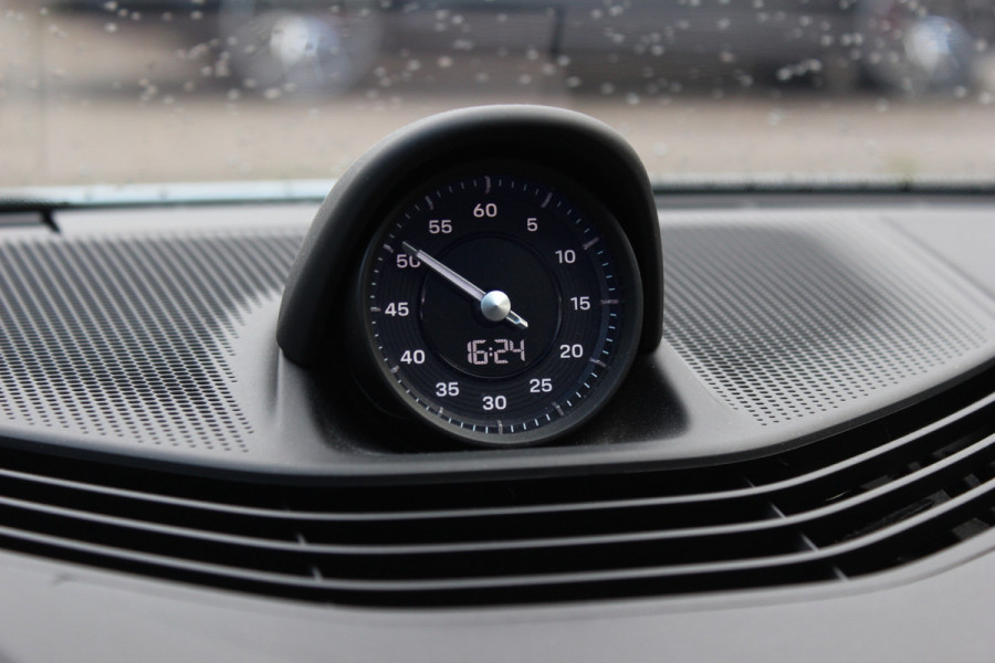 Porsche Taycan Turbo 93 kWh / SOH 92,3% / Panoramadak / 360Camera / Head-up / Burmester / Luchtvering / 20'' / InnoDrive / Sportchrono+Design / Keyless / Adaptieve Stoelen / Dodehoek / DAB / Warmtepomp