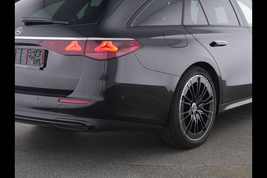 Mercedes-Benz E-Klasse Estate 300 e Avantgarde Night Edition Panorama Schuif-Kanteldak | Digital Licht | 20 Inch Velgen | Trekhaak | AC en DC Laden | Stuur en Stoelverwarming. Inclusief 24 maanden MB Certified garantie voor Europa