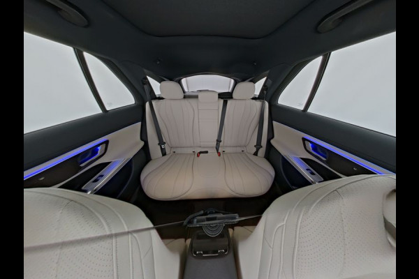 Mercedes-Benz E-Klasse Estate 300 e Avantgarde Night Edition Panorama Schuif-Kanteldak | Digital Licht | 20 Inch Velgen | Trekhaak | AC en DC Laden | Stuur en Stoelverwarming. Inclusief 24 maanden MB Certified garantie voor Europa