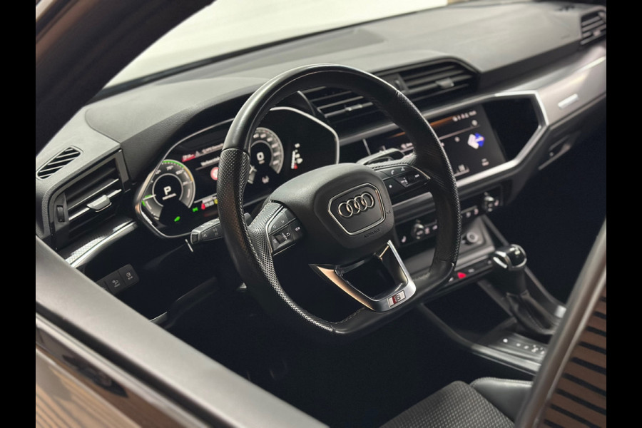 Audi Q3 Sportback 45 TFSI e S Edition | 20” Lichtmetaal | Carplay | Virtual Cockpit | 360° Camera | Sonos | ACC