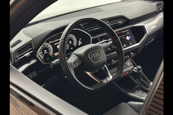Audi Q3 Sportback 45 TFSI e S Edition | 20” Lichtmetaal | Carplay | Virtual Cockpit | 360° Camera | Sonos | ACC