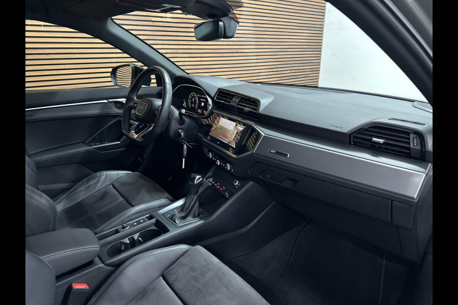 Audi Q3 Sportback 45 TFSI e S Edition | 20” Lichtmetaal | Carplay | Virtual Cockpit | 360° Camera | Sonos | ACC