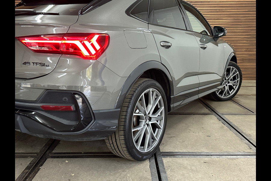 Audi Q3 Sportback 45 TFSI e S Edition | 20” Lichtmetaal | Carplay | Virtual Cockpit | 360° Camera | Sonos | ACC