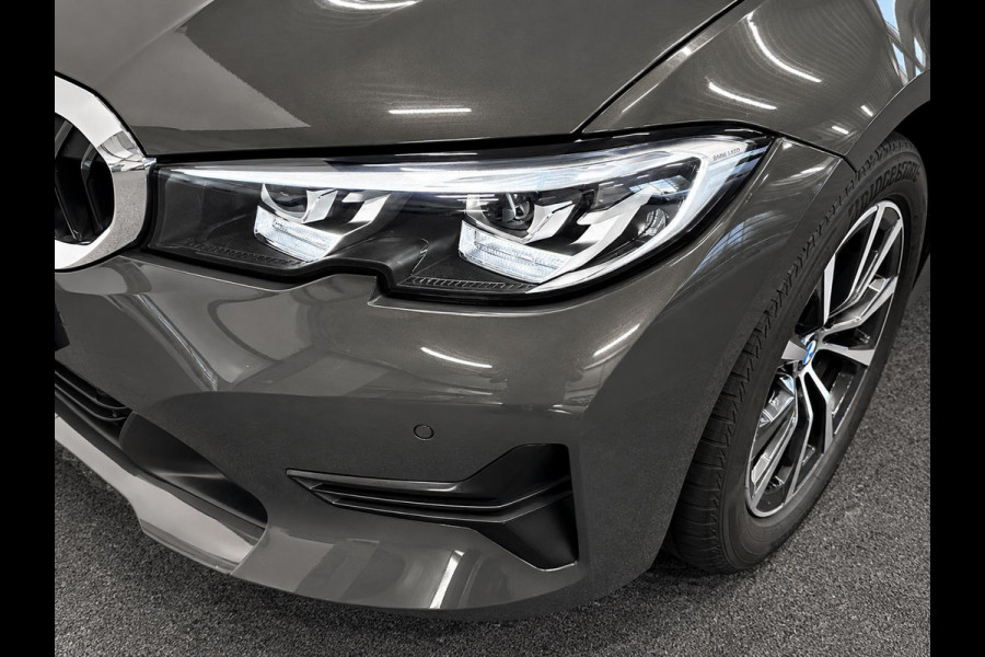 BMW 3 Serie Touring 330e Sportline Panoramadak Navi Carplay Cruise Control Full LED PDC VA Privacy Glass Live Cockpit Professional DAB+ Shadowline Hemel Antraciet
