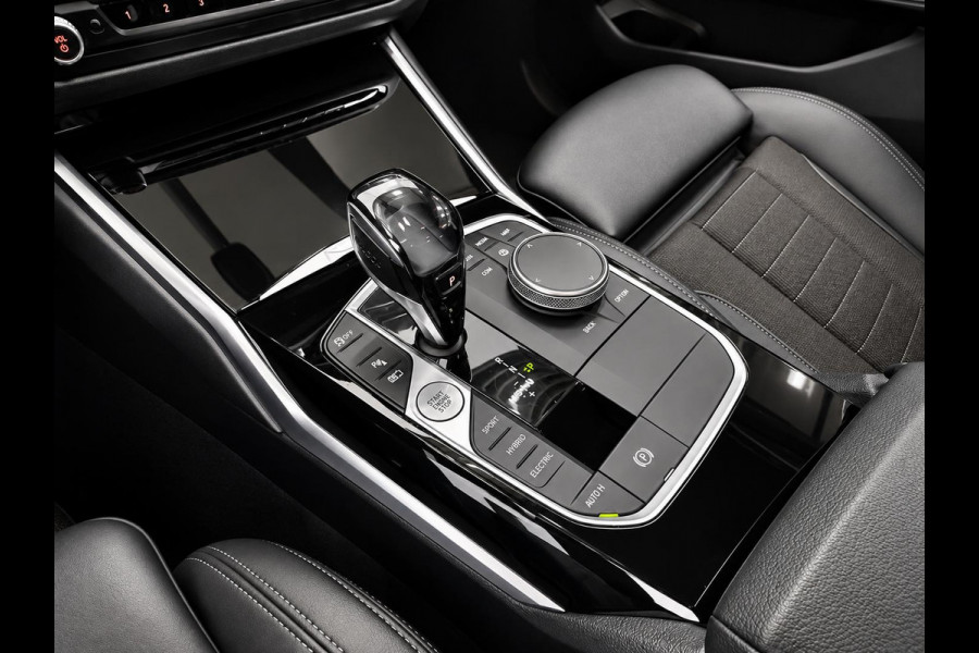 BMW 3 Serie Touring 330e Sportline Panoramadak Navi Carplay Cruise Control Full LED PDC VA Privacy Glass Live Cockpit Professional DAB+ Shadowline Hemel Antraciet