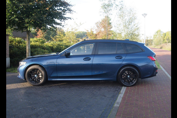 BMW 3 Serie Touring 330e eDrive Touring 292 PK | plug-in Hybride | Leder interieur | Panoramadak | Camera | Apple Carplay |
